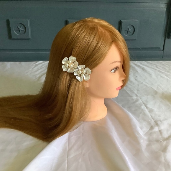 Set of 2 medium pearl flower French barrettes - Picture 1 of 7